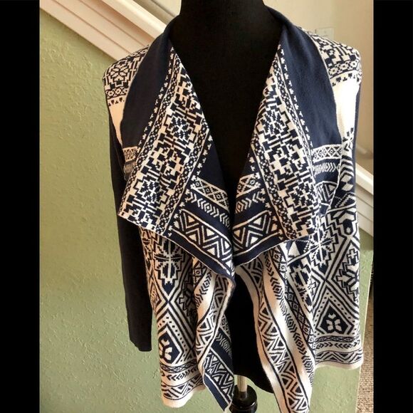 Nice cardigan by Lucky Brand in size medium - Picture 1 of 3